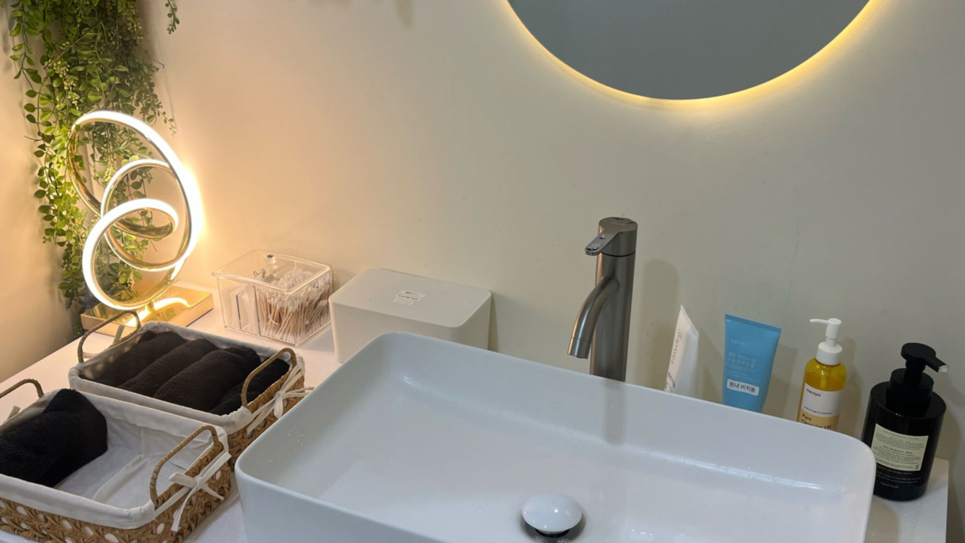Bloomy interior